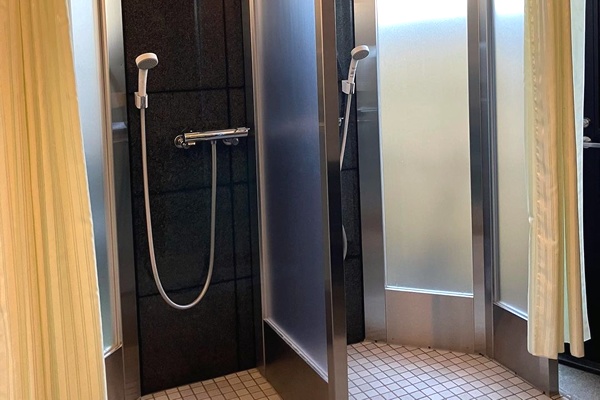 大浴場 シャワー室