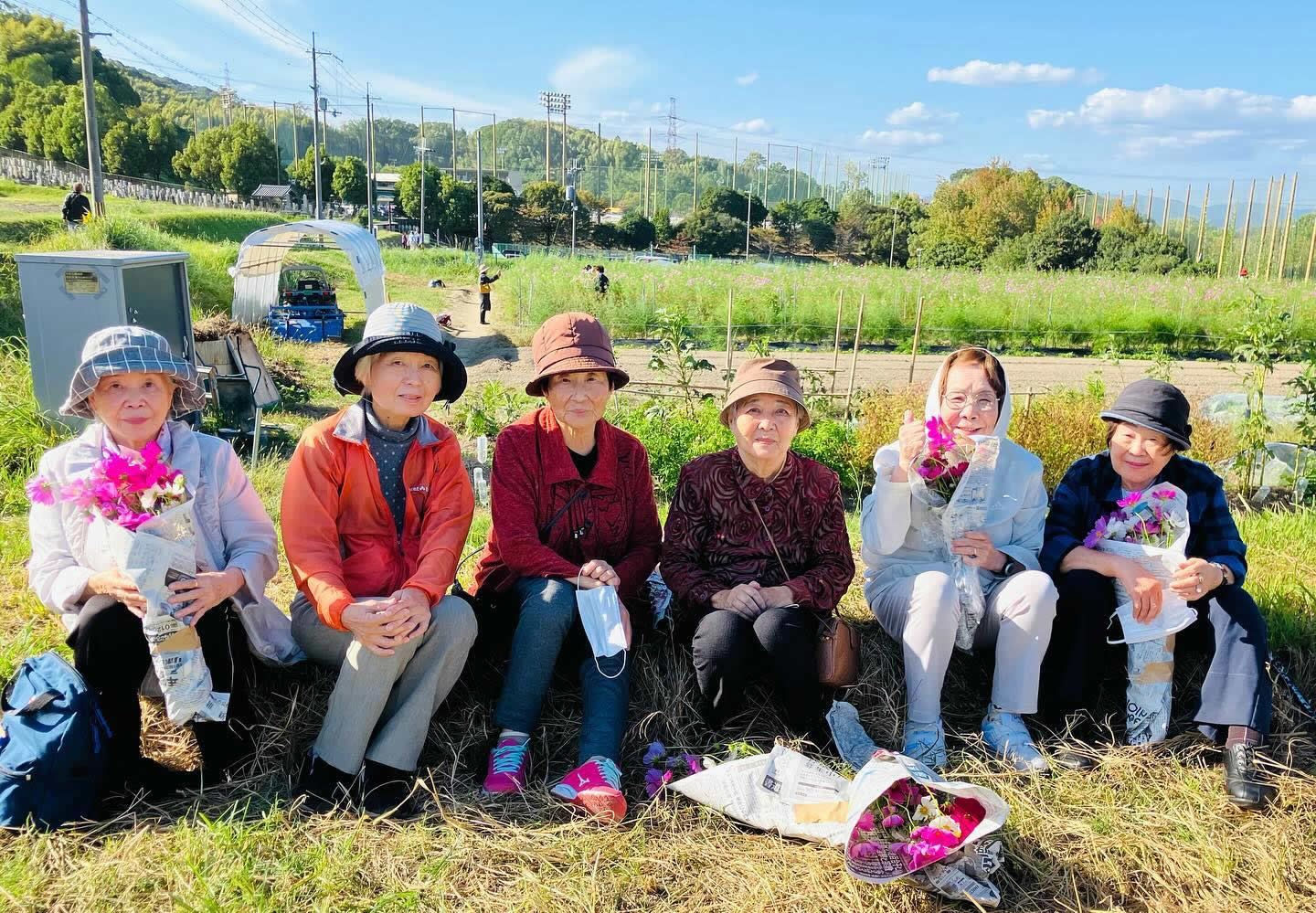 散策中の入居者さんたち